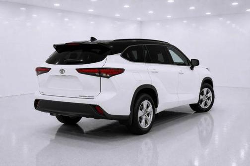White 2021 Toyota Highlander L