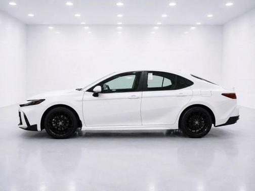 White 2025 Toyota Camry SE