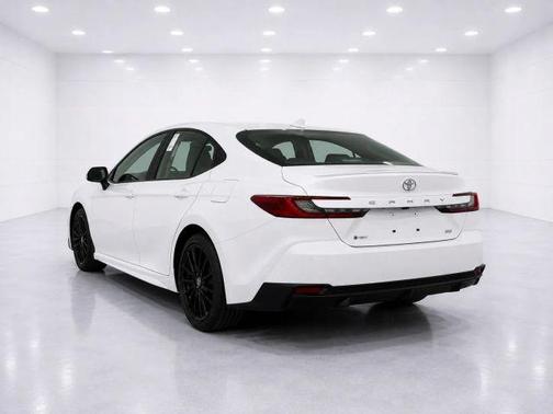 White 2025 Toyota Camry SE