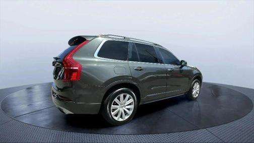 2018 Volvo XC90 T6 Momentum