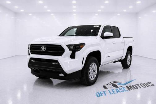 White 2025 Toyota Tacoma SR5