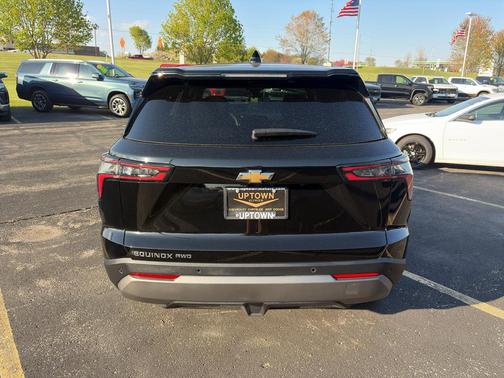 Mosaic Black Metallic 2025 Chevrolet Equinox 1LT