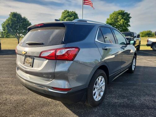 Silver Ice Metallic 2018 Chevrolet Equinox LT