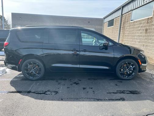 2026 Chrysler Pacifica Limited