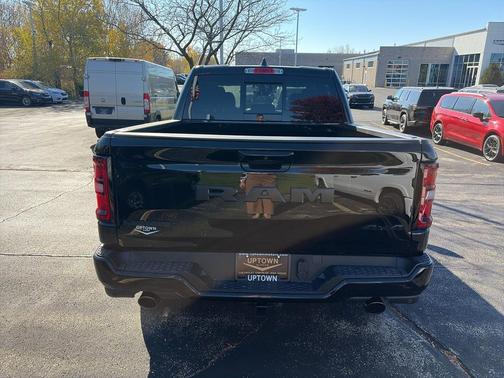 Diamond Black Crystal Pearlcoat 2026 RAM 1500 Laramie