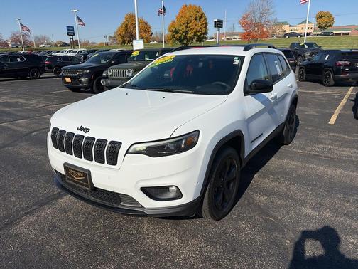 Bright White Clearcoat 2023 Jeep Cherokee Altitude