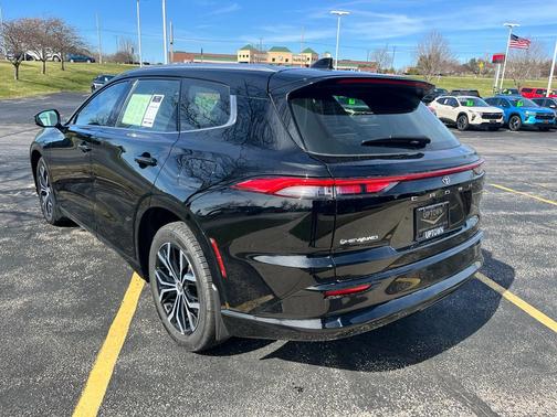 Black 2025 Toyota Crown Signia XLE