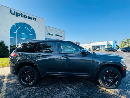 2025 Jeep Grand Cherokee Summit