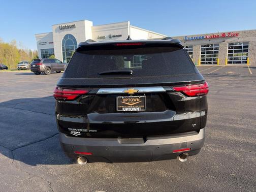 Mosaic Black Metallic 2023 Chevrolet Traverse LT Cloth