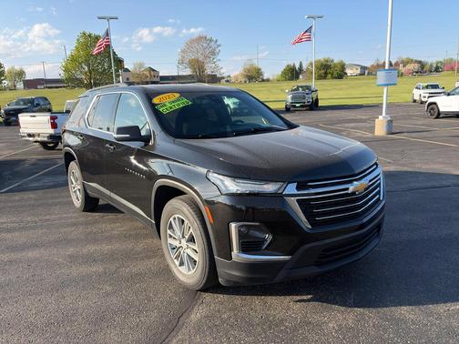 Mosaic Black Metallic 2023 Chevrolet Traverse LT Cloth