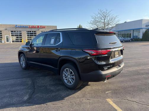 Mosaic Black Metallic 2023 Chevrolet Traverse LT Cloth