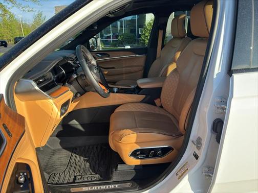 2022 Jeep Grand Cherokee Summit
