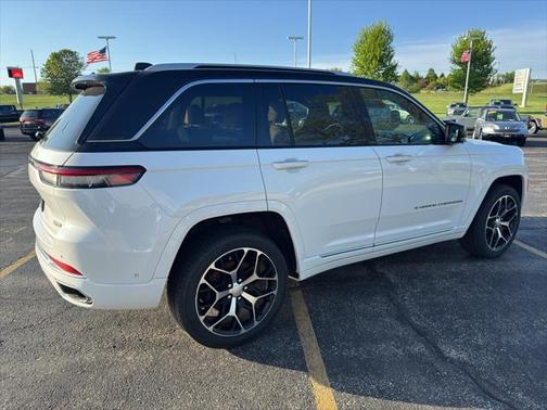2022 Jeep Grand Cherokee Summit