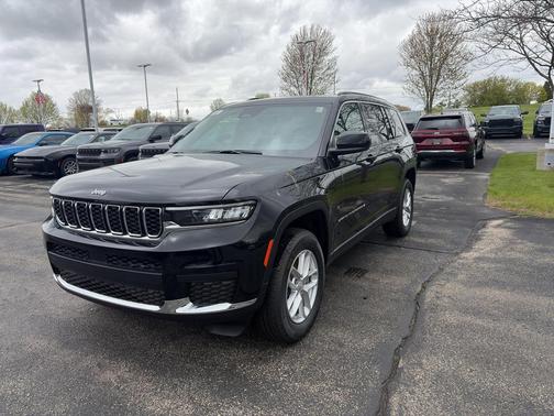 Diamond Black Crystal Pearlcoat 2026 Jeep Grand Cherokee L Altitude