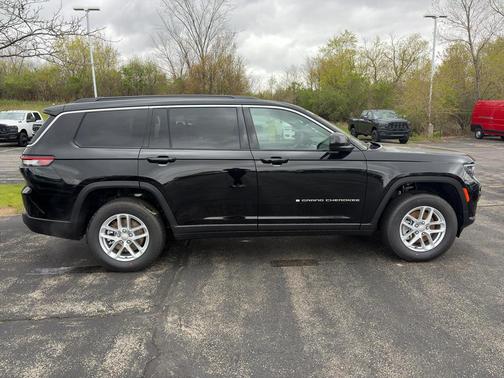Diamond Black Crystal Pearlcoat 2026 Jeep Grand Cherokee L Altitude