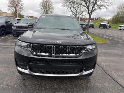 Diamond Black Crystal Pearlcoat 2026 Jeep Grand Cherokee L Altitude