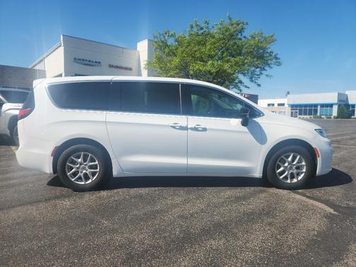 Bright White Clearcoat 2024 Chrysler Pacifica Touring L