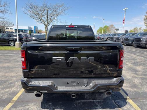 Diamond Black Crystal Pearlcoat 2026 RAM 1500 Big Horn/Lone Star