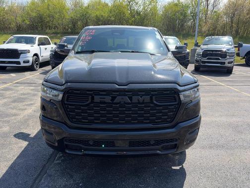 Diamond Black Crystal Pearlcoat 2026 RAM 1500 Big Horn/Lone Star