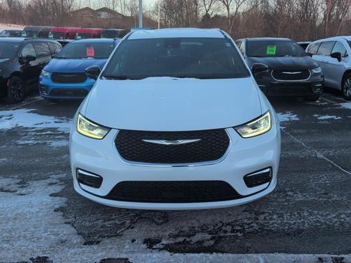 2026 Chrysler Pacifica L