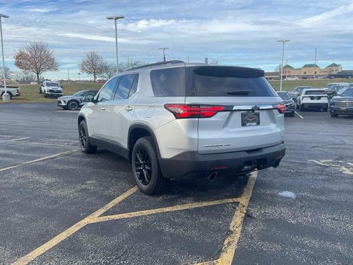 2022 Chevrolet Traverse LT Cloth
