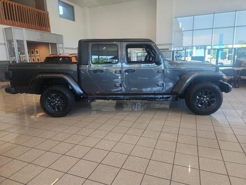 Granite Crystal Metallic Clearcoat 2026 Jeep Gladiator 85th Anniversary Edition