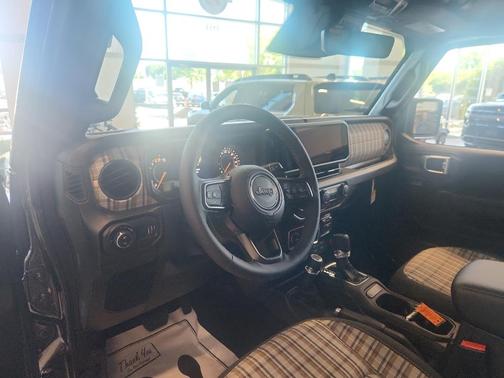 Granite Crystal Metallic Clearcoat 2026 Jeep Gladiator 85th Anniversary Edition