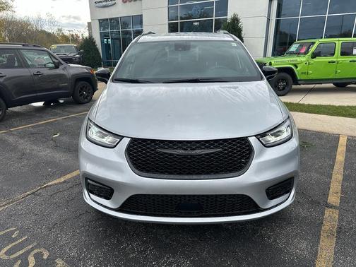 2026 Chrysler Pacifica L