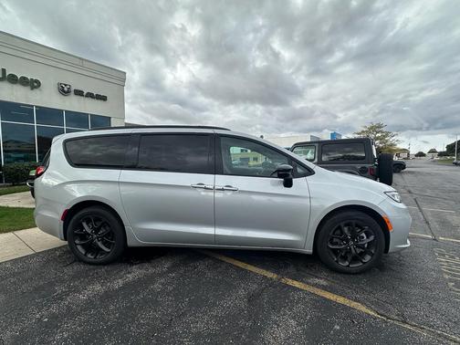 2026 Chrysler Pacifica L