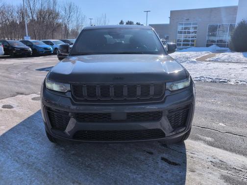 2026 Jeep Grand Cherokee Altitude