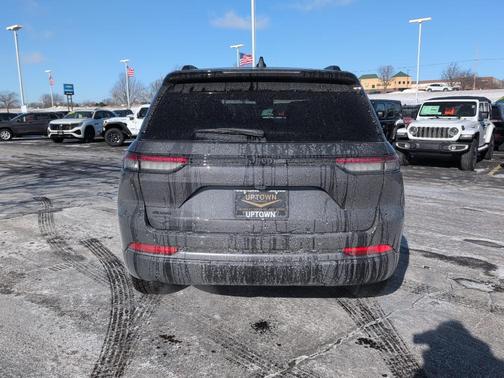 2026 Jeep Grand Cherokee Altitude