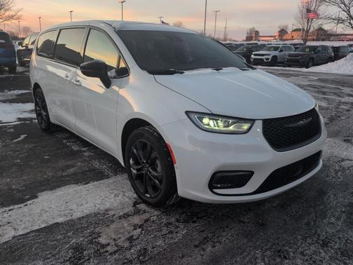 2026 Chrysler Pacifica L