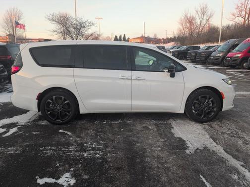 2026 Chrysler Pacifica L