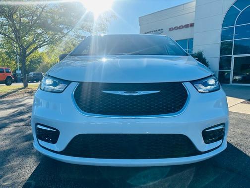 2026 Chrysler Pacifica L