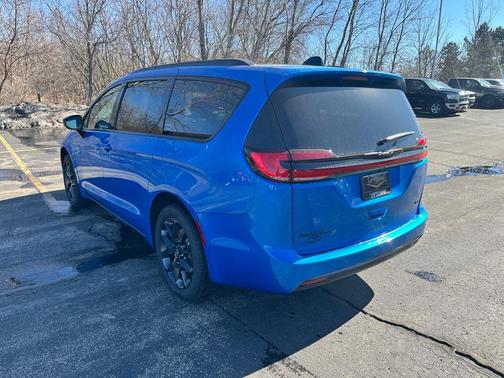 2026 Chrysler Pacifica L