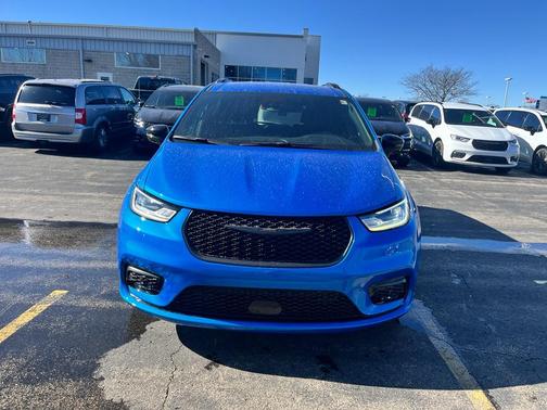 2026 Chrysler Pacifica L