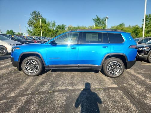 Hydro Blue Pearlcoat 2026 Jeep Cherokee Laredo 4x4