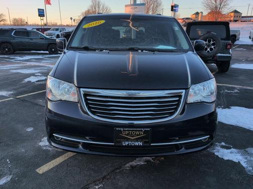 2016 Chrysler Town & Country Touring