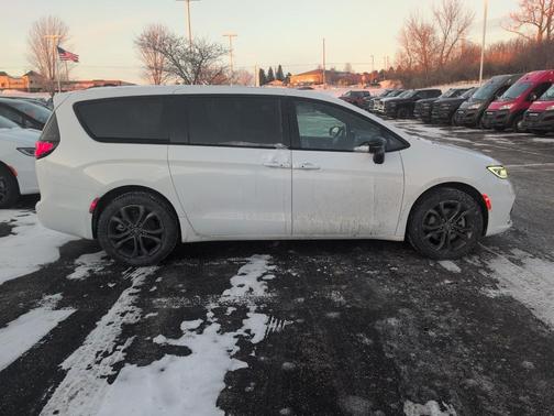 2026 Chrysler Pacifica L