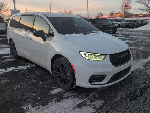 2026 Chrysler Pacifica L