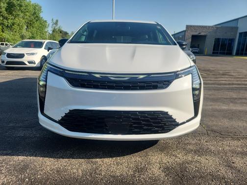 Bright White Clearcoat 2027 Chrysler Pacifica L