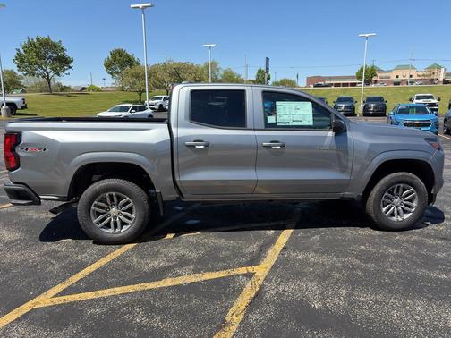 Sterling Gray Metallic 2026 Chevrolet Colorado LT