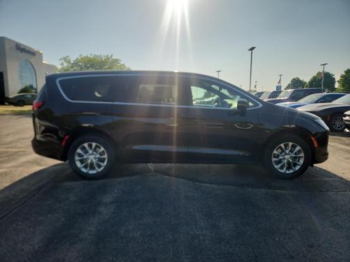 Diamond Black Crystal Pearlcoat 2027 Chrysler Pacifica L