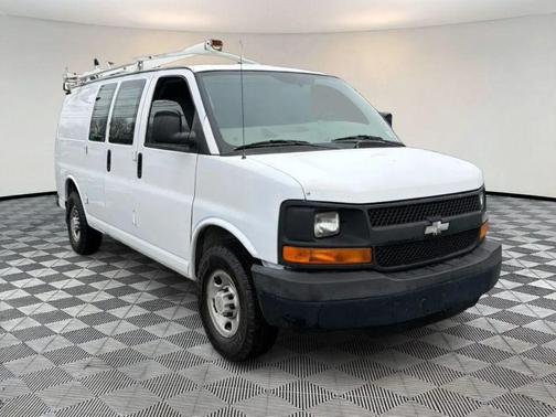 Summit White 2009 Chevrolet Express 2500 Work Van