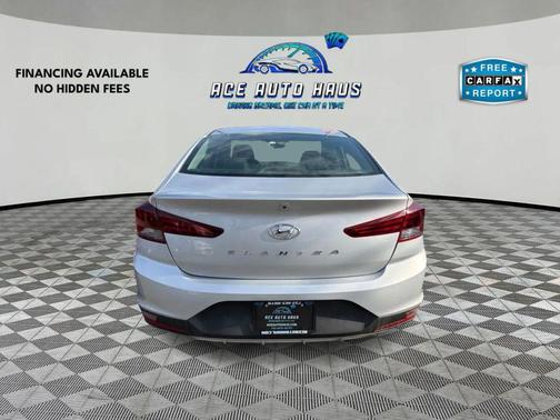 2019 Hyundai ELANTRA SE