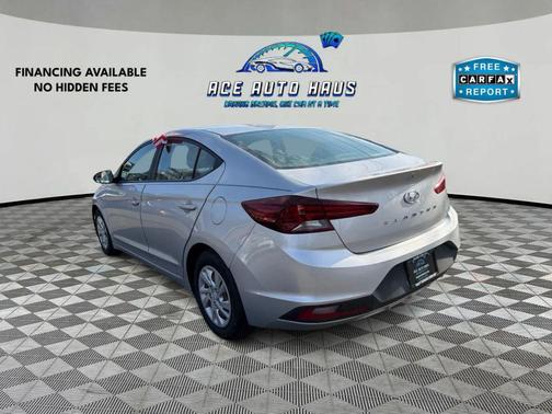 2019 Hyundai ELANTRA SE