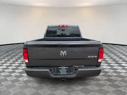 Granite Crystal Metallic Clearcoat 2018 RAM 1500 Express