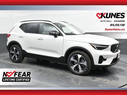 2025 Volvo XC40 B5 Plus Dark Theme