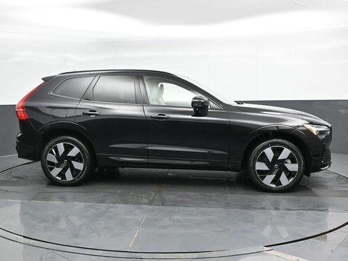 2025 Volvo XC60 Plug-In Hybrid T8 Plus
