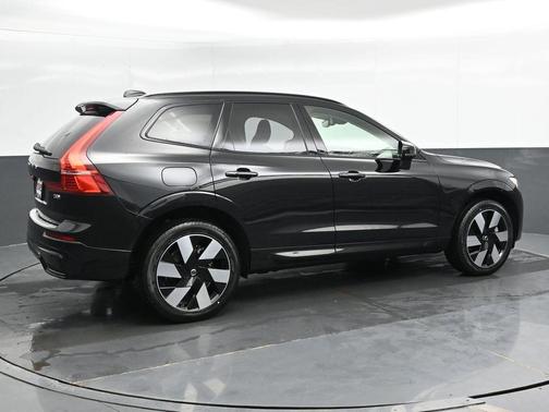 2025 Volvo XC60 Plug-In Hybrid T8 Plus